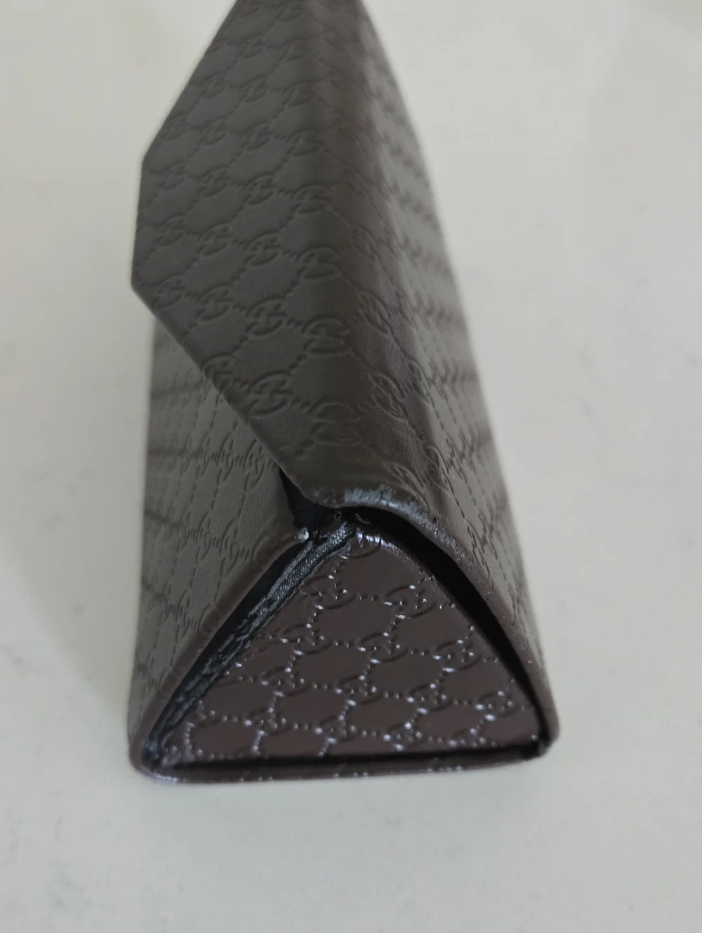 GUCCI Embossed GG Sunglasses Case.. Drk Expresso Brown Tri-fold